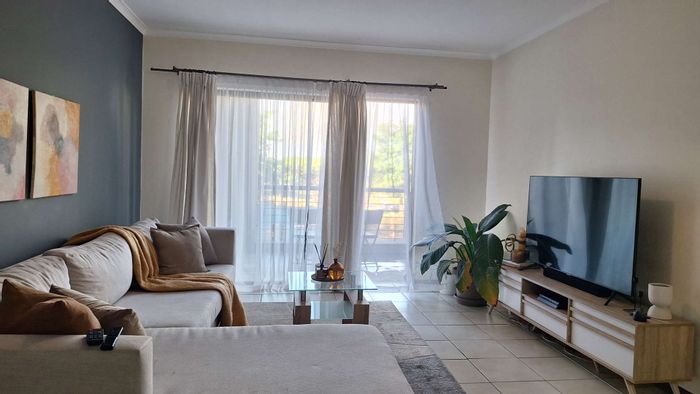 2-Bedroom Apartment To Rent in Ruimsig with Balcony and Child Play Area.