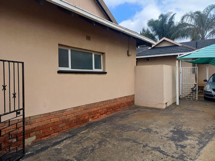 For Sale: House in Van Riebeeck Park with pool, braai, and spacious layout.