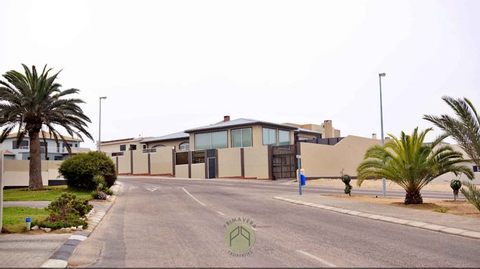 Spacious Ocean View house with flatlet, roof terrace, and five garages for sale.