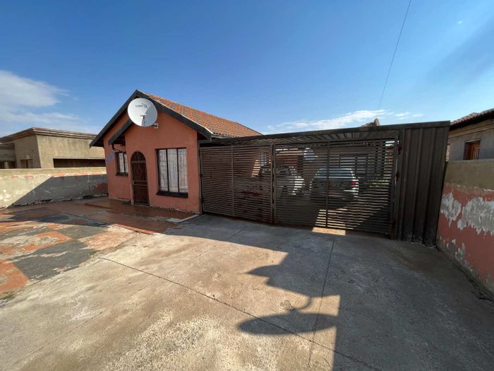 Property #2158987, House for sale in Mohlakeng