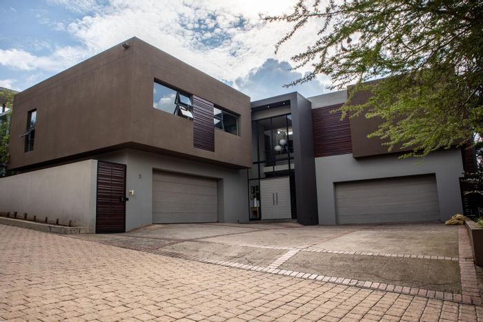 Furnished Cluster To Rent in Hyde Park: Pool, Gym, Wine Cellar, 4 Garages.