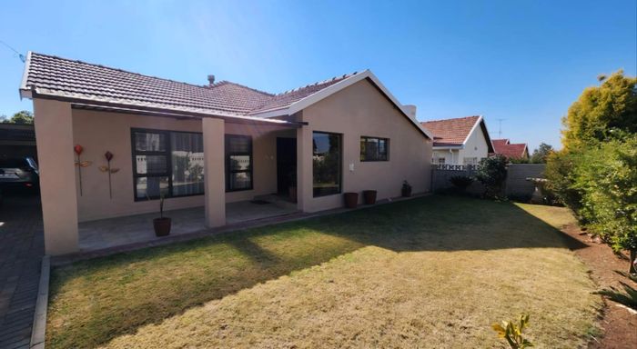 For Sale: House in South Crest with pool, lapa, garage, and bachelor pad.