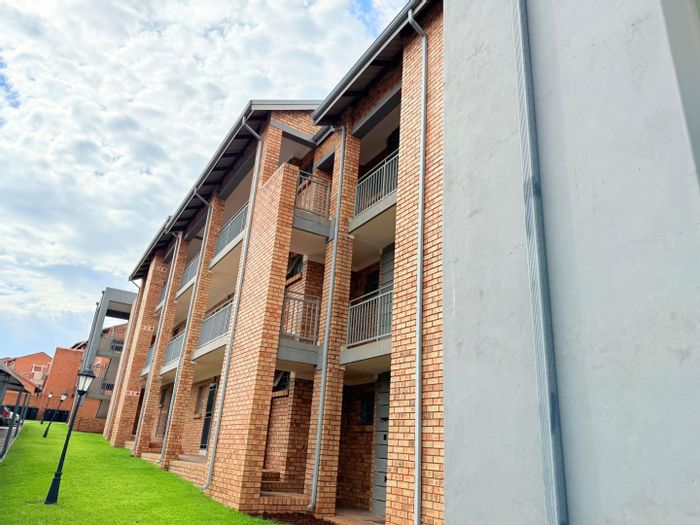 For Sale: 2-Bedroom Apartment in Sagewood with Pool, Clubhouse, and City Views.