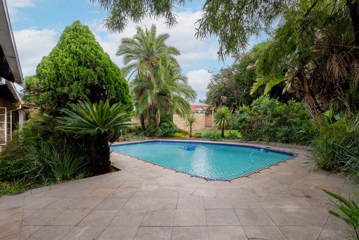 For Sale: House in Van Riebeeck Park with pool, study, and entertainment areas.