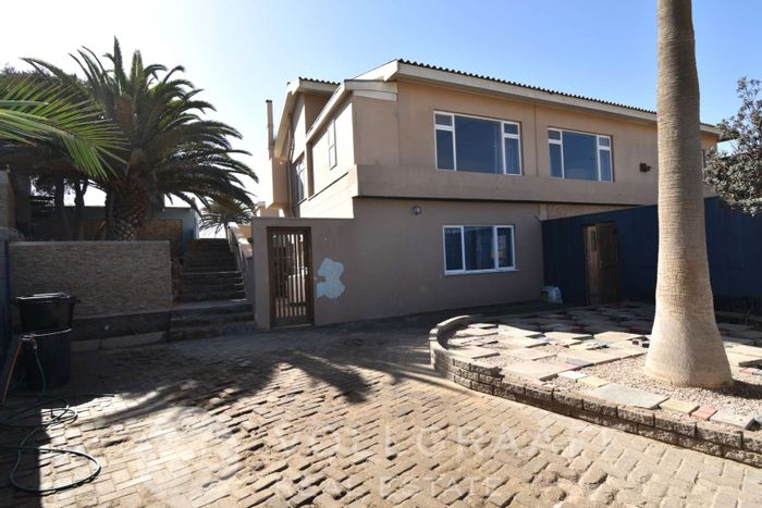 Spacious Swakopmund Ext 8 House For Sale: 3 Beds, Flat, BBQ, Jacuzzi