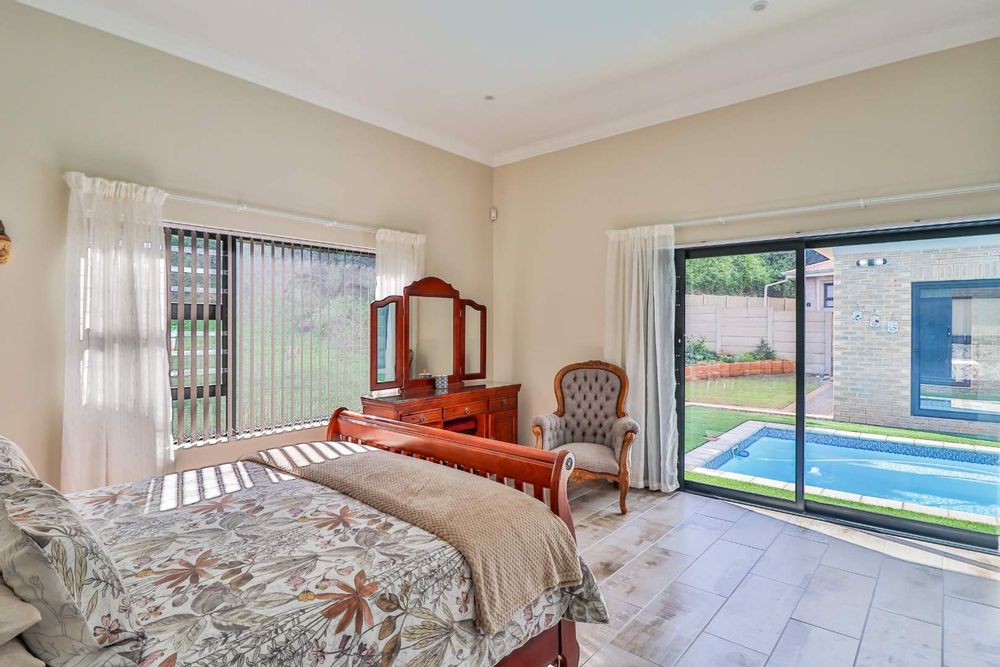 Forth Bedroom with En-Suite Bathroom and En-suite Bathroom