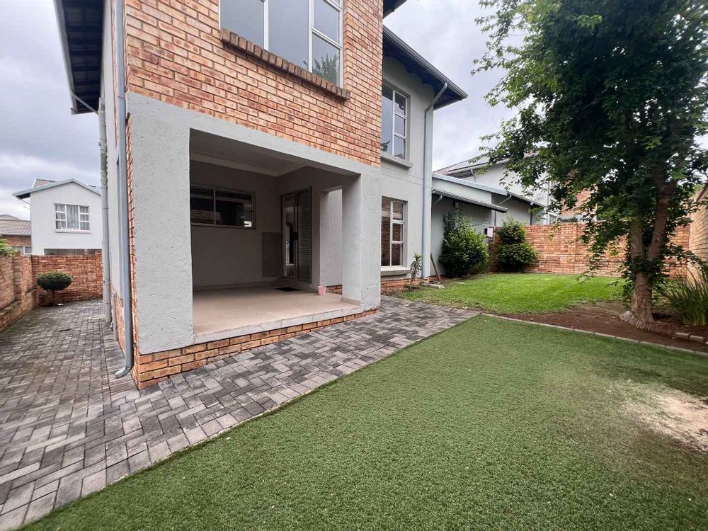 patio and garden off lounge