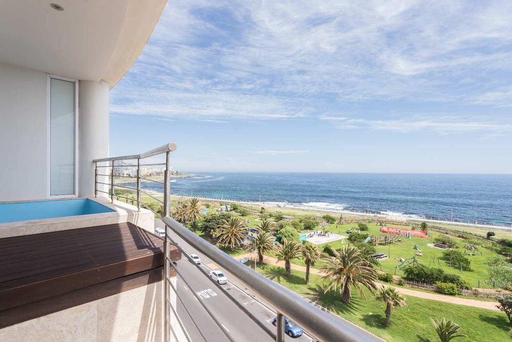 Balcony plunge pool