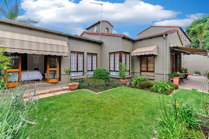 Craighall Cluster For Sale: 3-bed, 2-bath, garden, security, solar features.