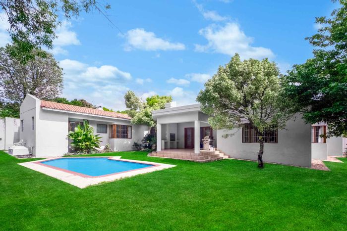 Fourways Gardens House To Rent: 4 beds, pool, solar system, staff accommodation.