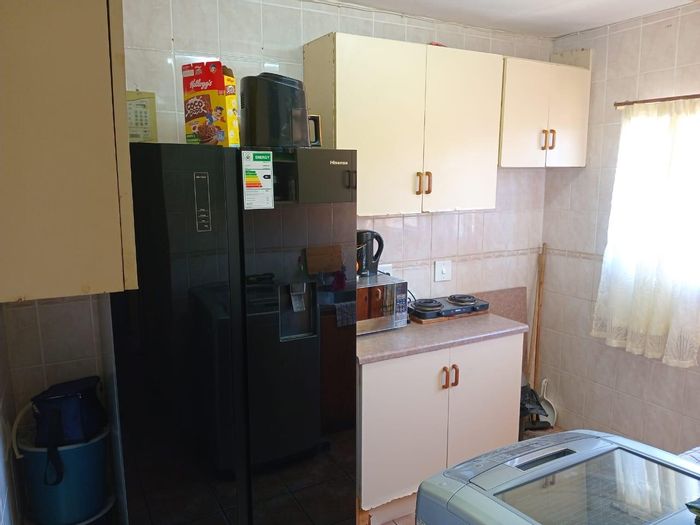 Brackenham Apartment For Sale: 3 bedrooms, dedicated carport, ideal for families.