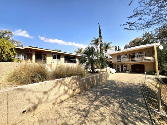 Property #2406990, House For Sale in Klein Windhoek
