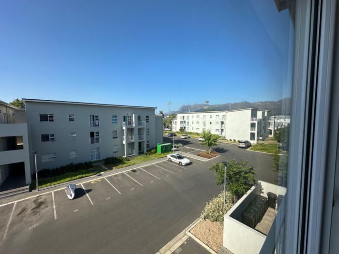 Property #2204057, Apartment pending sale in Paarl East