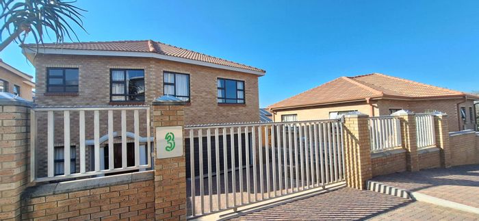 South Crest House For Sale: 5 Bedrooms, panoramic views, guest suite, low maintenance garden.