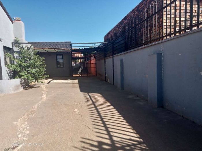 Property #2191807, House for sale in Lenasia Ext 10