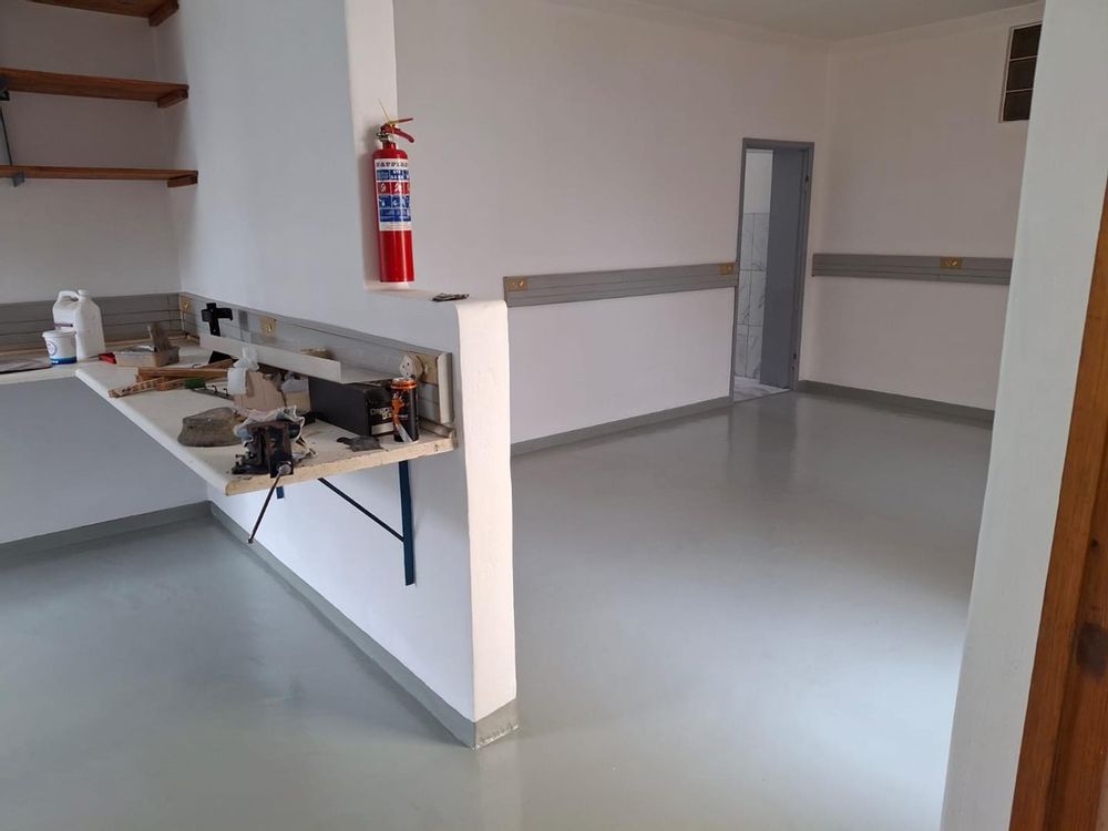 Side building entrance space