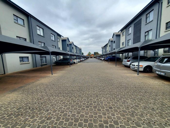 2 Bedroom Apartment for Sale in Boksburg Central with security and convenient amenities.