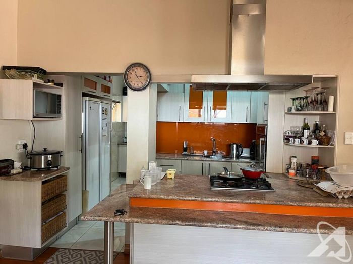 For Sale: Spacious Windhoek West house with pool, flat, and entertainment area.