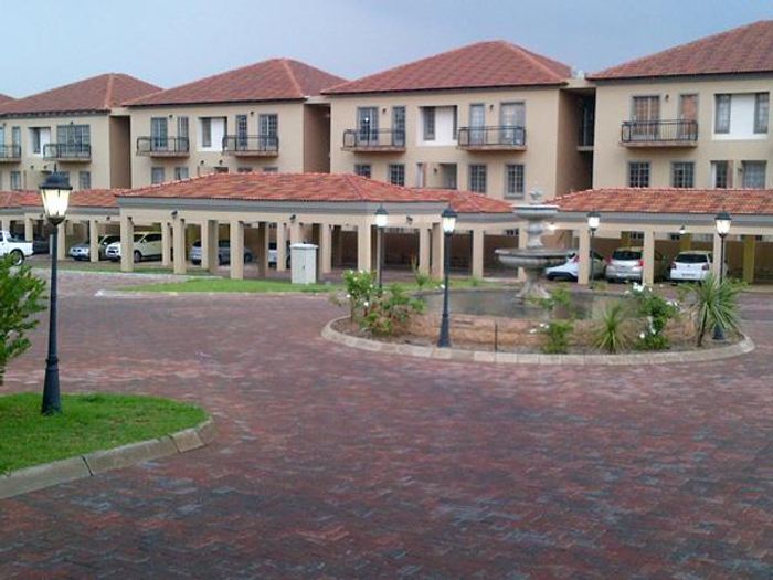 Norkem Park Townhouse For Sale: Secure complex, pool, clubhouse, children's play area.