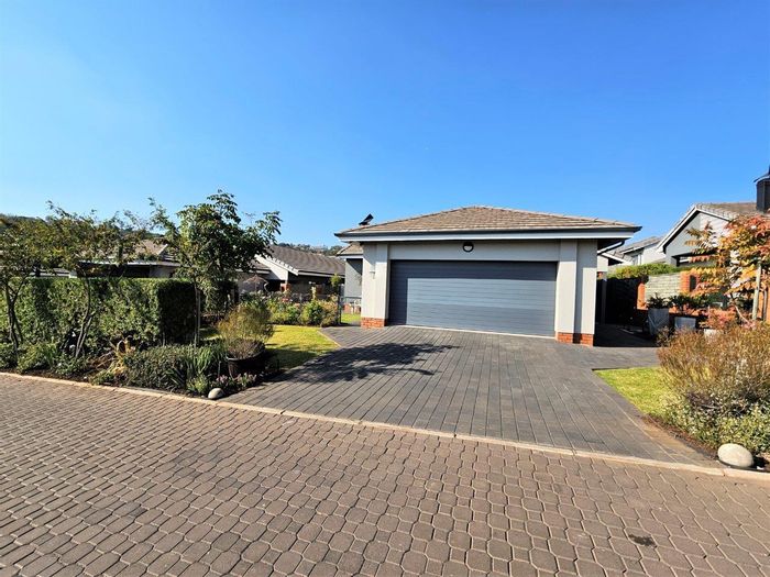 Luxury Living in Waterkloof Ridge - House for Sale