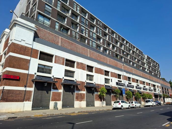 Flexible retail spaces available to rent in Woodstock with secure parking options.