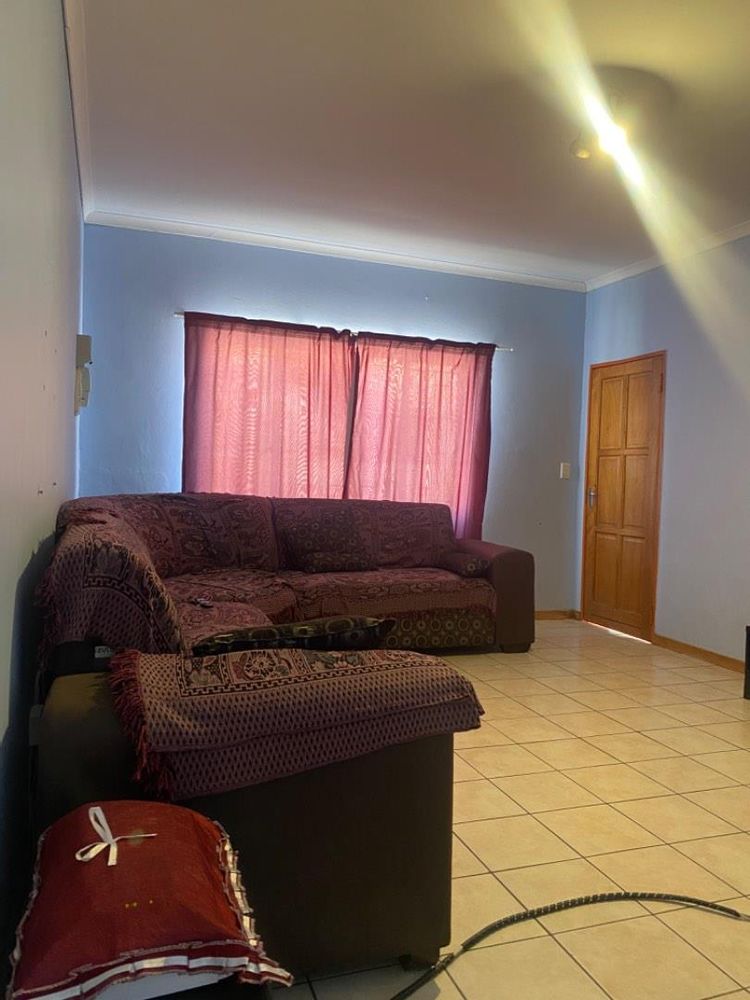 Rocky Crest House for Sale 2 Beds, Garage, Bachelor Flat, N1.49M