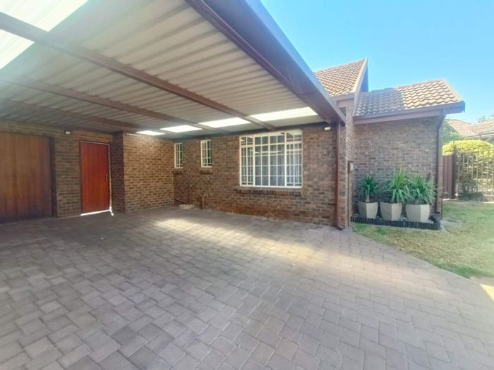 Die Hoewes House For Sale: Secure estate, private entrance, spacious living, no levies.