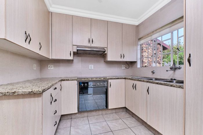 Property #2204094, Apartment for sale in Bryanston