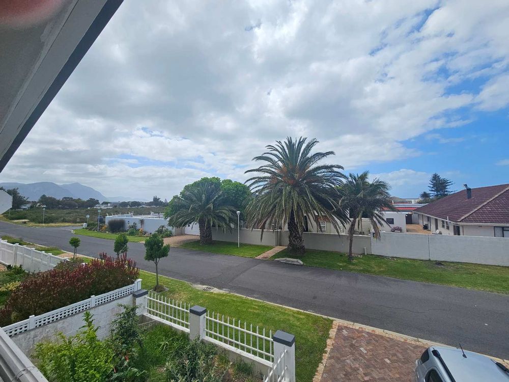 Balcony to street view