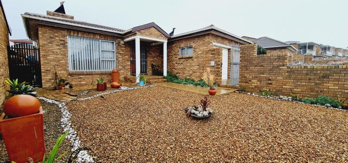 Stylish House for Sale in Plattekloof with Indoor Braai and Private Courtyard