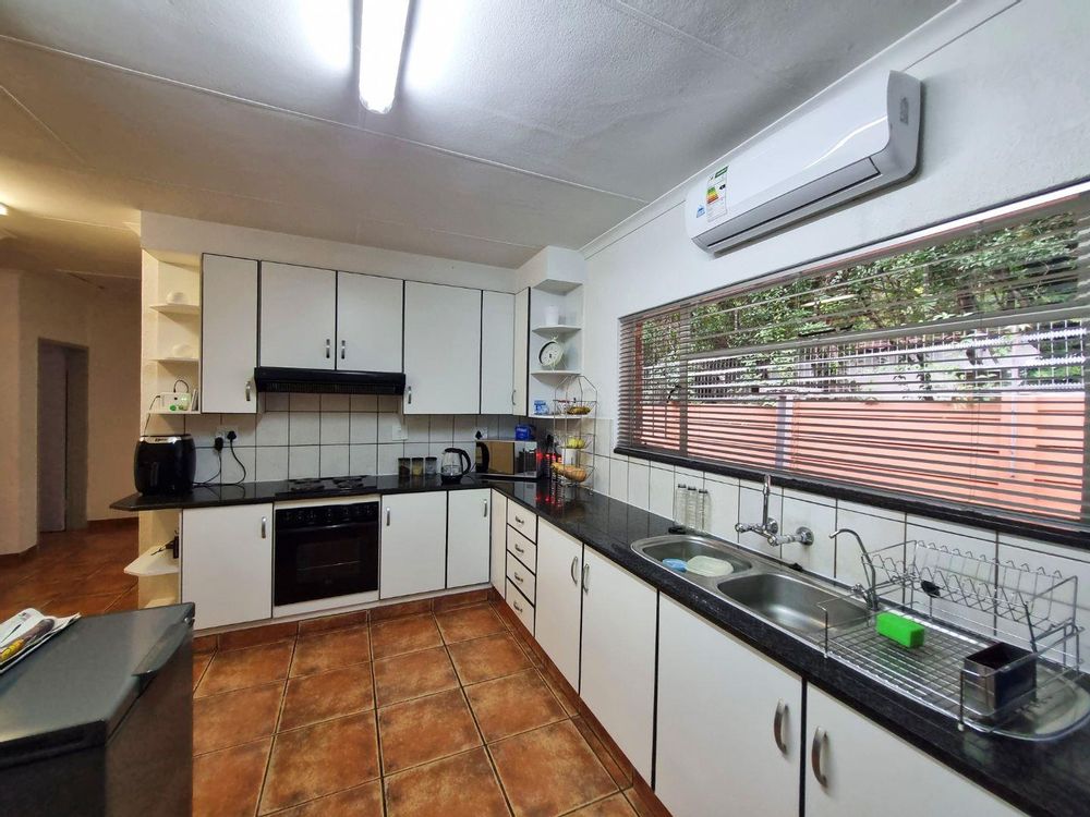 Modern Kitchen with Aircon