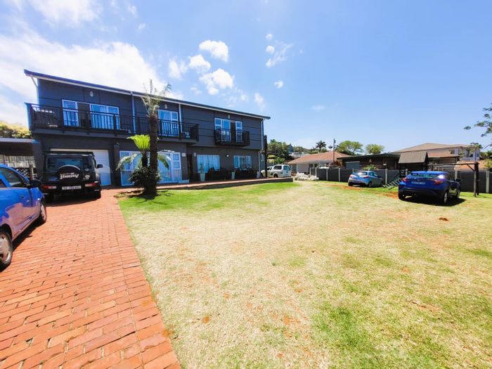 House To Rent in Durban North Central with pool, office space, and shared amenities.