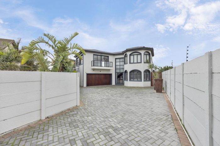 To Rent: House in Milnerton Ridge with pool, garden, and 50/50 Fibre internet.