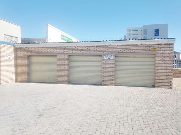 Prime Garage Rental in Newton Park - Convenient Location Near Shopping Centre.