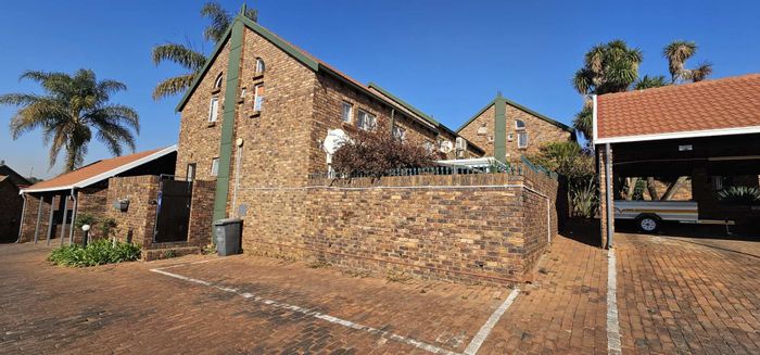 Property #2267917, Townhouse for sale in Garsfontein