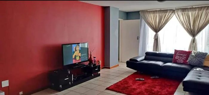 For Sale: Apartment in Wonderboom South with garage, prepaid electricity, and no load-shedding.