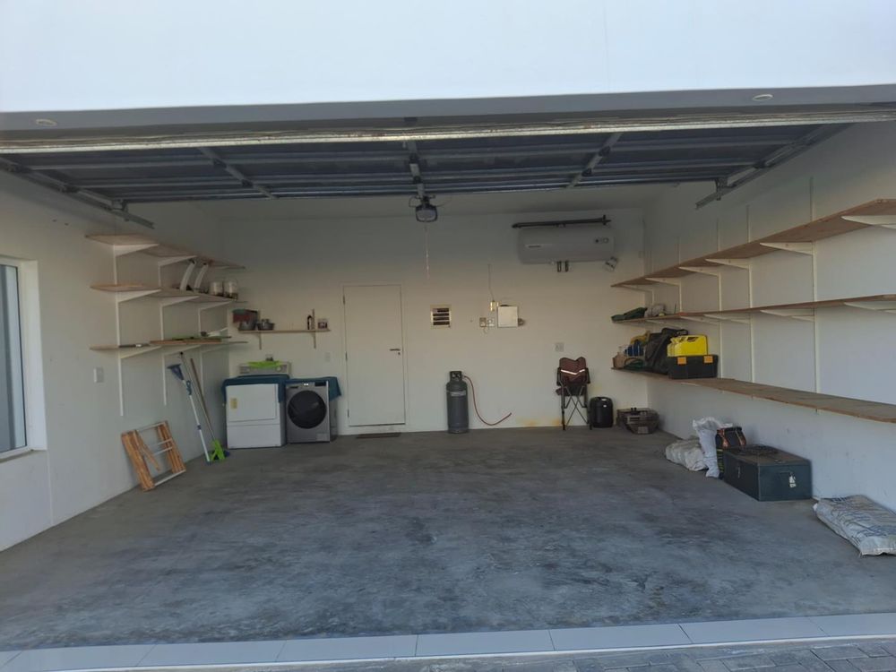 Spacious garage