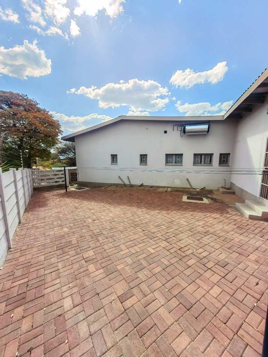 Property #2401830, House For Sale in Pioniers Park