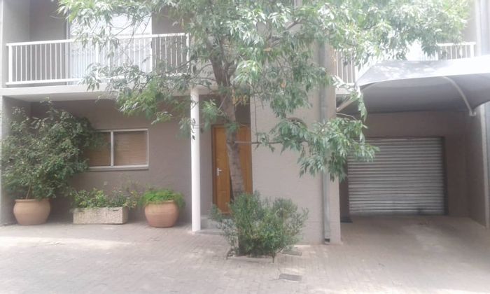Property #2185084, Townhouse for sale in Klein Windhoek