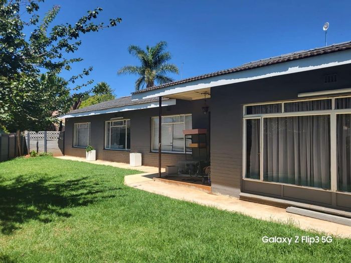 Property #2169392, House for sale in Carletonville Central