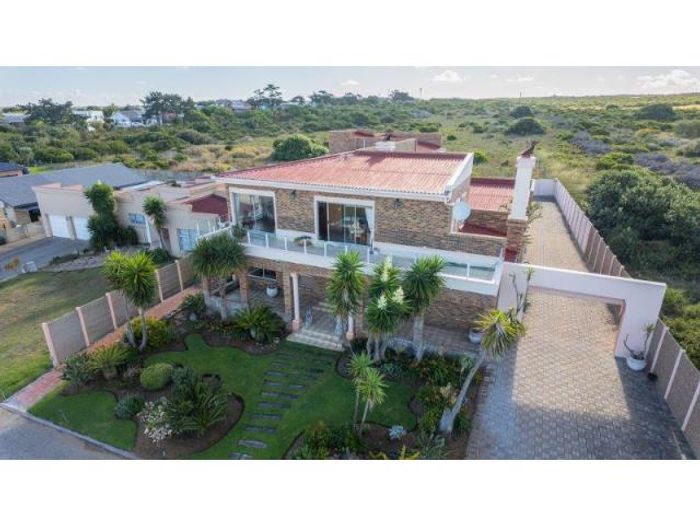 For Sale: Spacious 5-bedroom house with sea views and separate flatlet in Still Bay West.