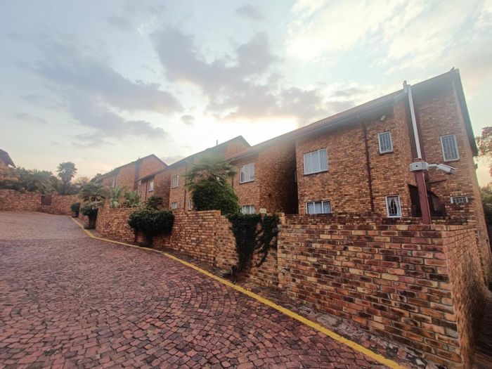 Zwartkop Apartment For Sale: 2 Bedrooms, Pool, Garage, Fibre-ready, No Load Shedding.