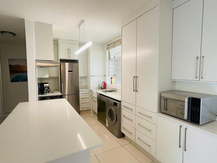 To Rent: Apartment in Sandhurst with 2 beds, pool, garage, and security.