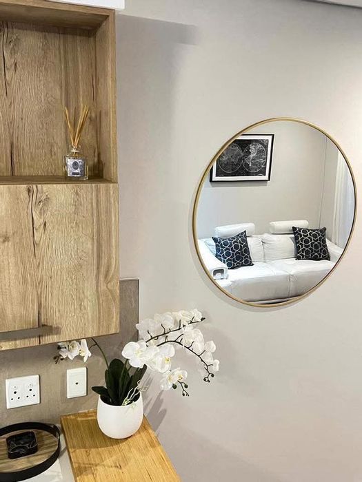 To Rent: 2-Bedroom Apartment in Windhoek Central with WiFi, Water, Garage.
