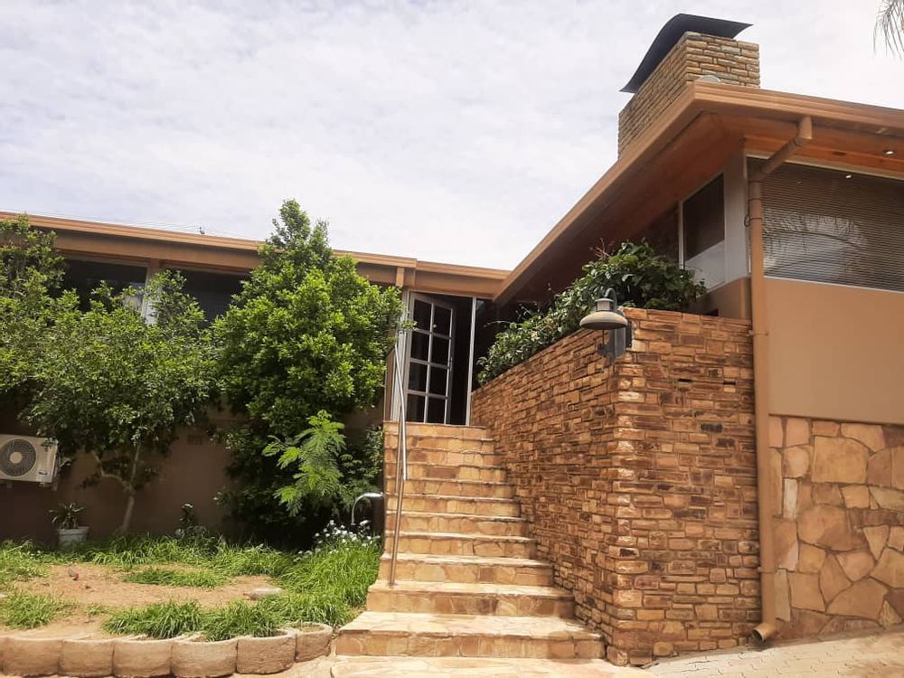 Luxurious 4Bedroom House For Sale, Klein Windhoek Must See! 2160055 MyProperty Namibia