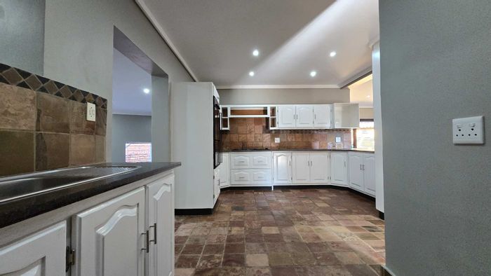 For Sale: Spacious House in Montana Park with 4 Bedrooms, Garages, and Entertainment Area.