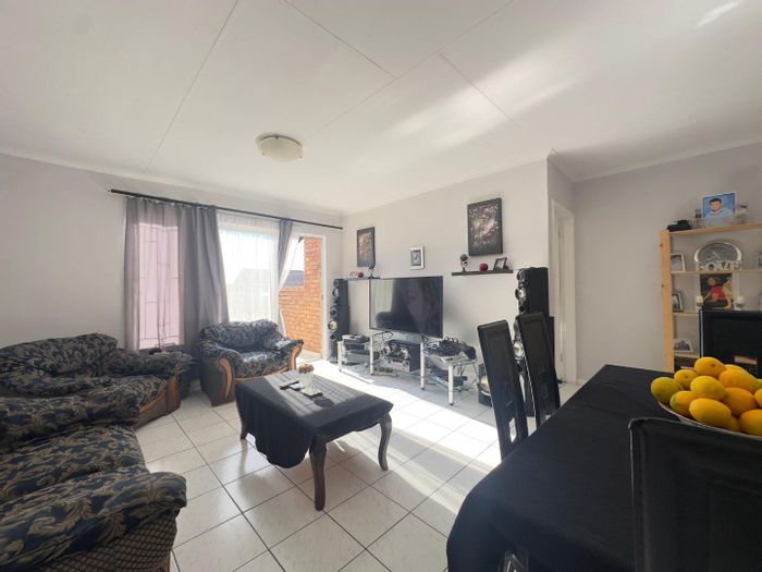 Property #2391578, Townhouse For Sale in Moreleta Park