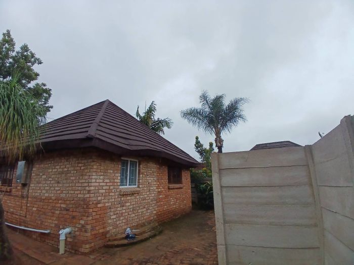 Property #2378154, Cottage Rental Monthly in Moregloed