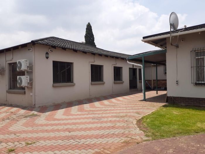 For Sale: House in Kempton Park AH, 8 bedrooms, office potential, ample parking.