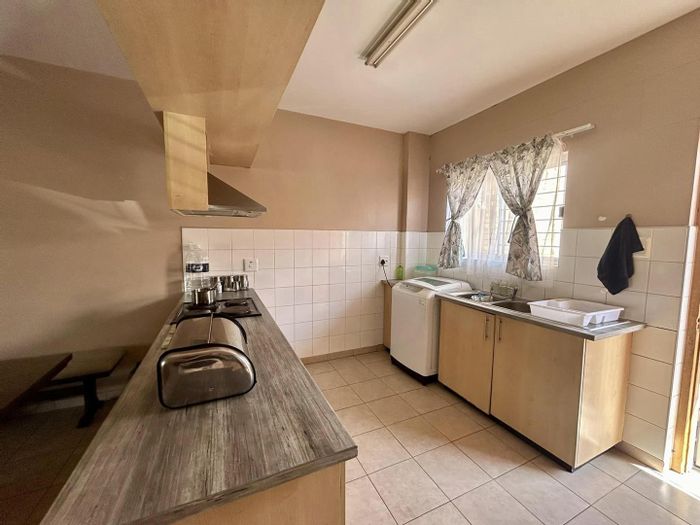 Kleine Kuppe Apartment For Sale: Open plan living, outdoor braai, small courtyard.